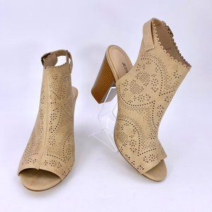 JUST FAB TAUPE 9.5 BOHO PERFORATED SHOOTIE W/ BUCKLE ANKLE STRAP 3.5 BLOCK HEELS